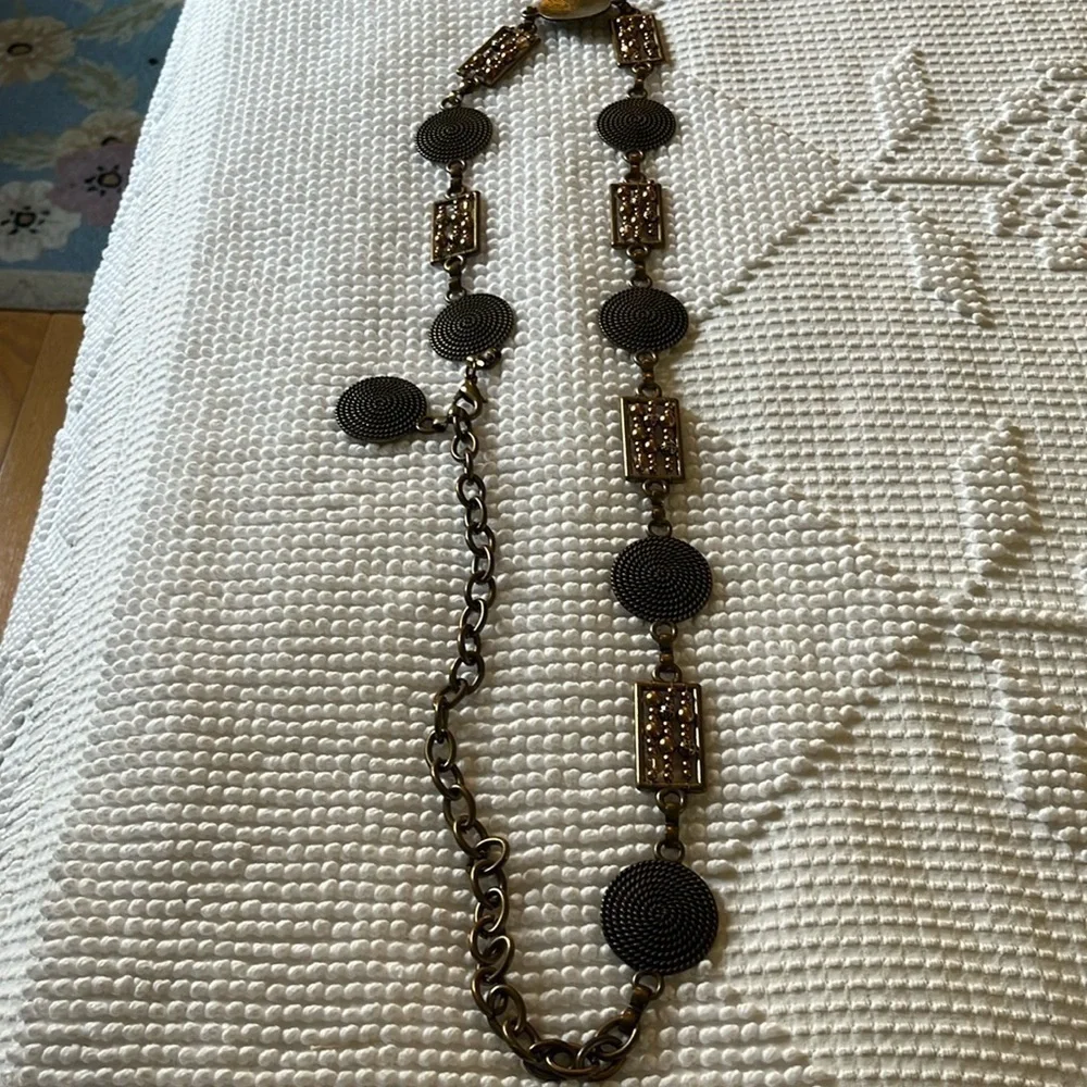Women’s chain with metal circular and rectangular patterns belt.